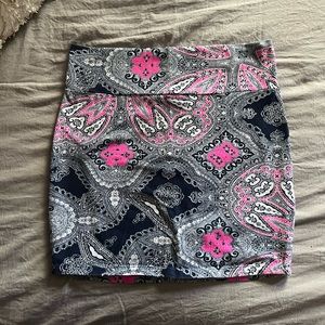 Patterned mini skirt